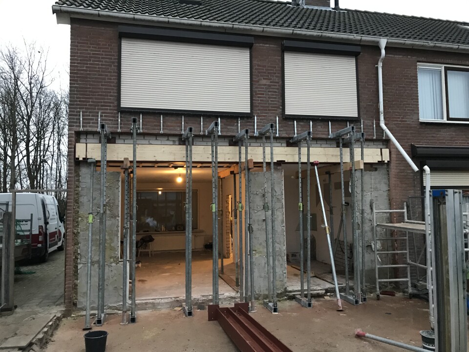 Geveldoorbraak staal aanbouw Zegge